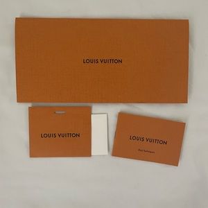 Flat Louis Vuitton envelope